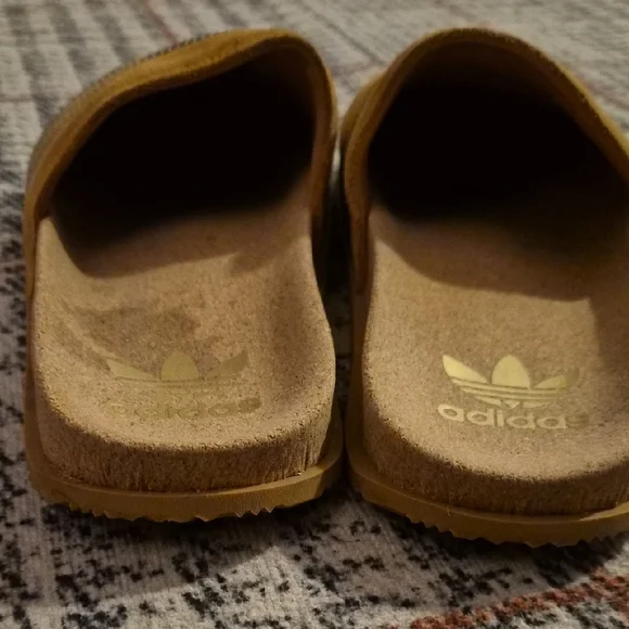 Adidas Tan Slides with Gold Logo - Picture 5 of 8